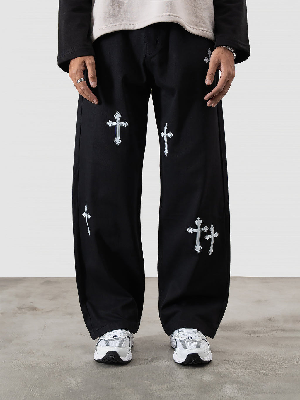 Noir-Cross Pants