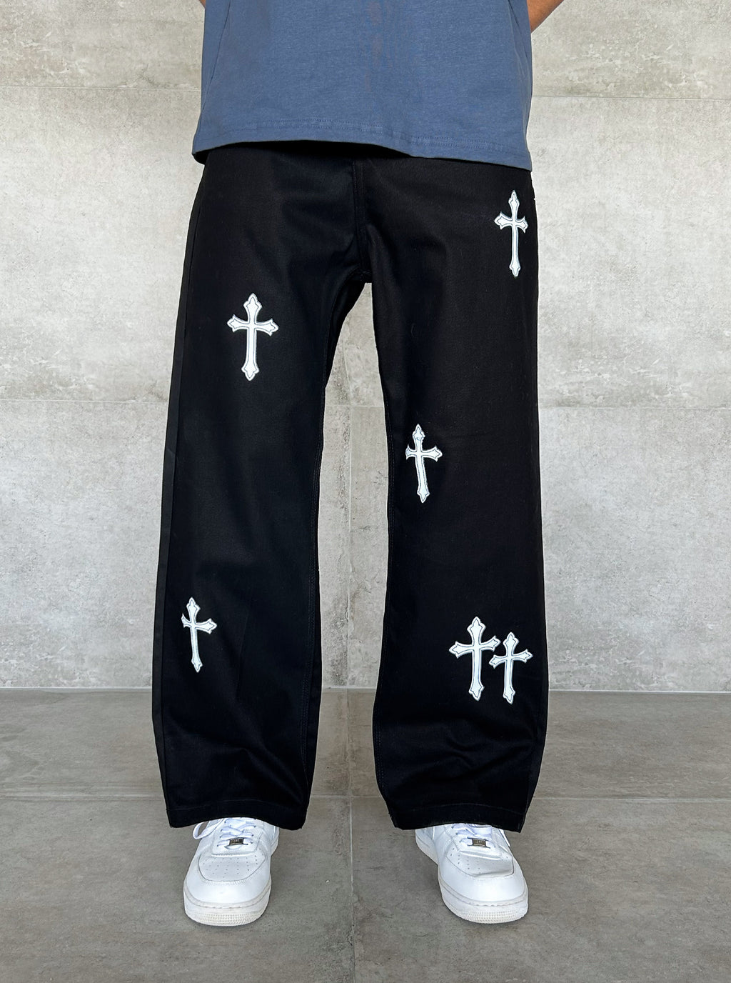Noir-Cross Pants