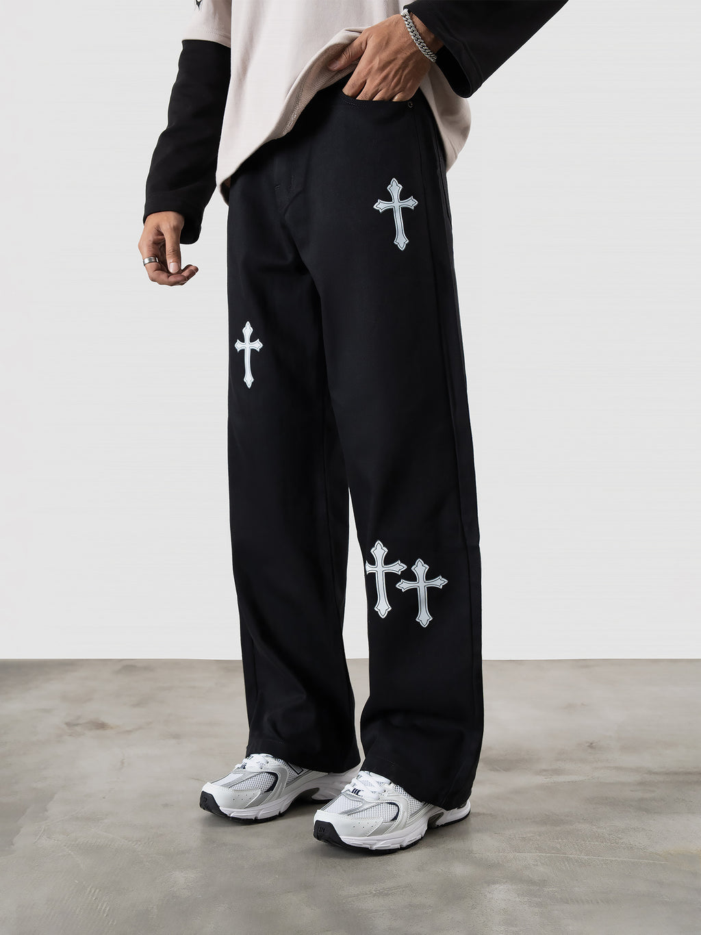 Noir-Cross Pants