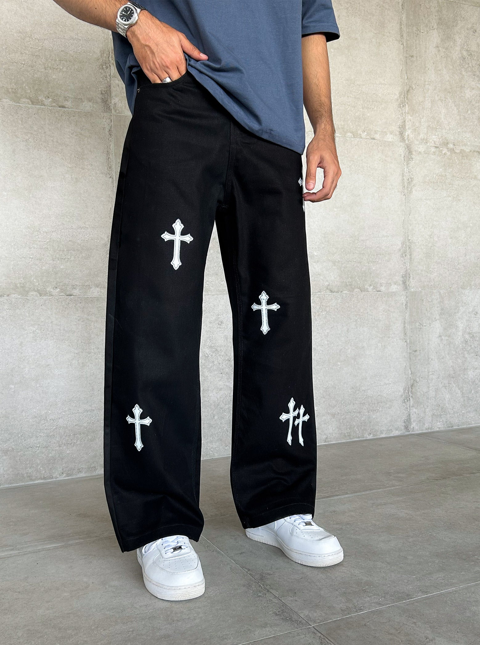 Noir-Cross Pants