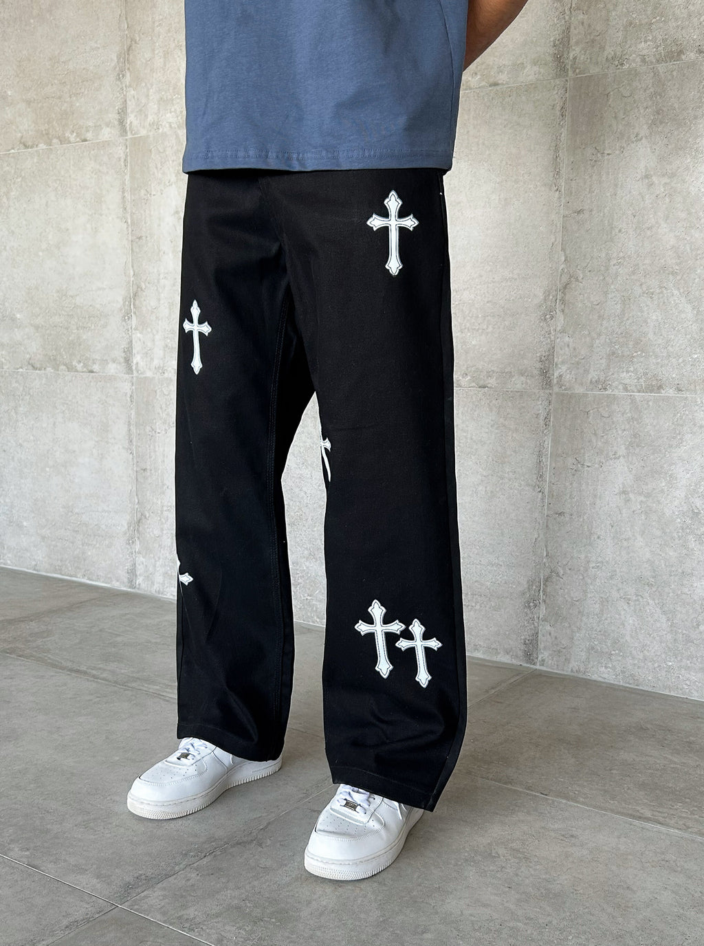 Noir-Cross Pants