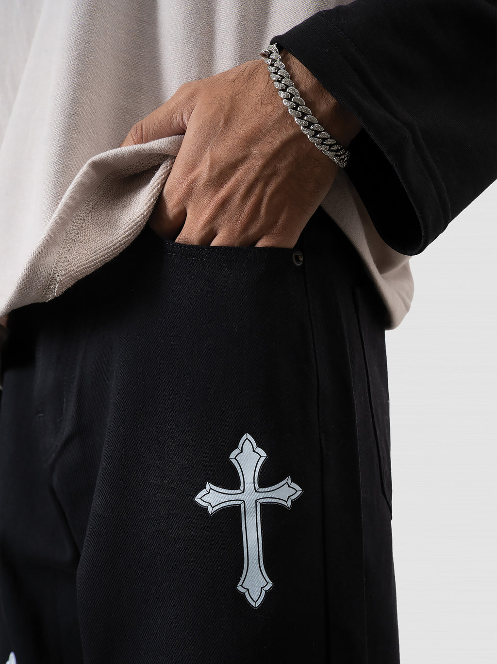 Noir-Cross Pants