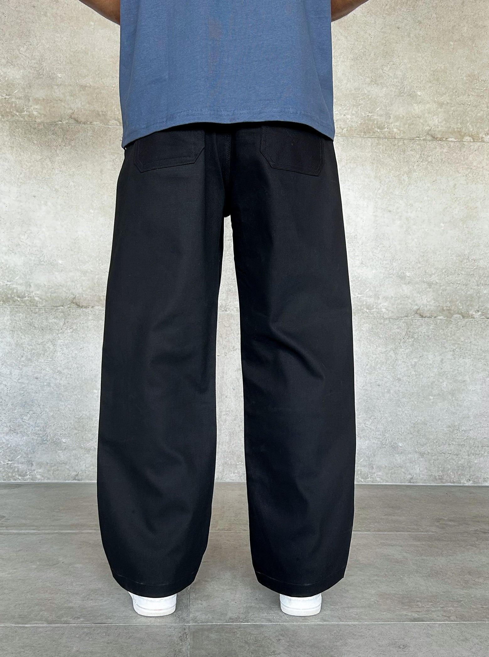 Noir-Cross Pants