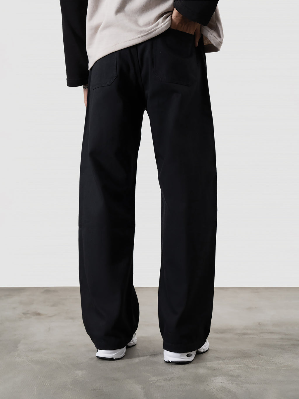 Noir-Cross Pants